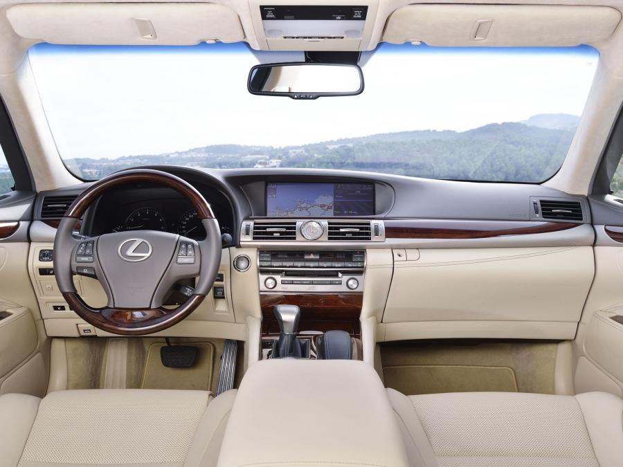  Lexus LS600h L 2012 года  (EU) (фото 9 из 13)
